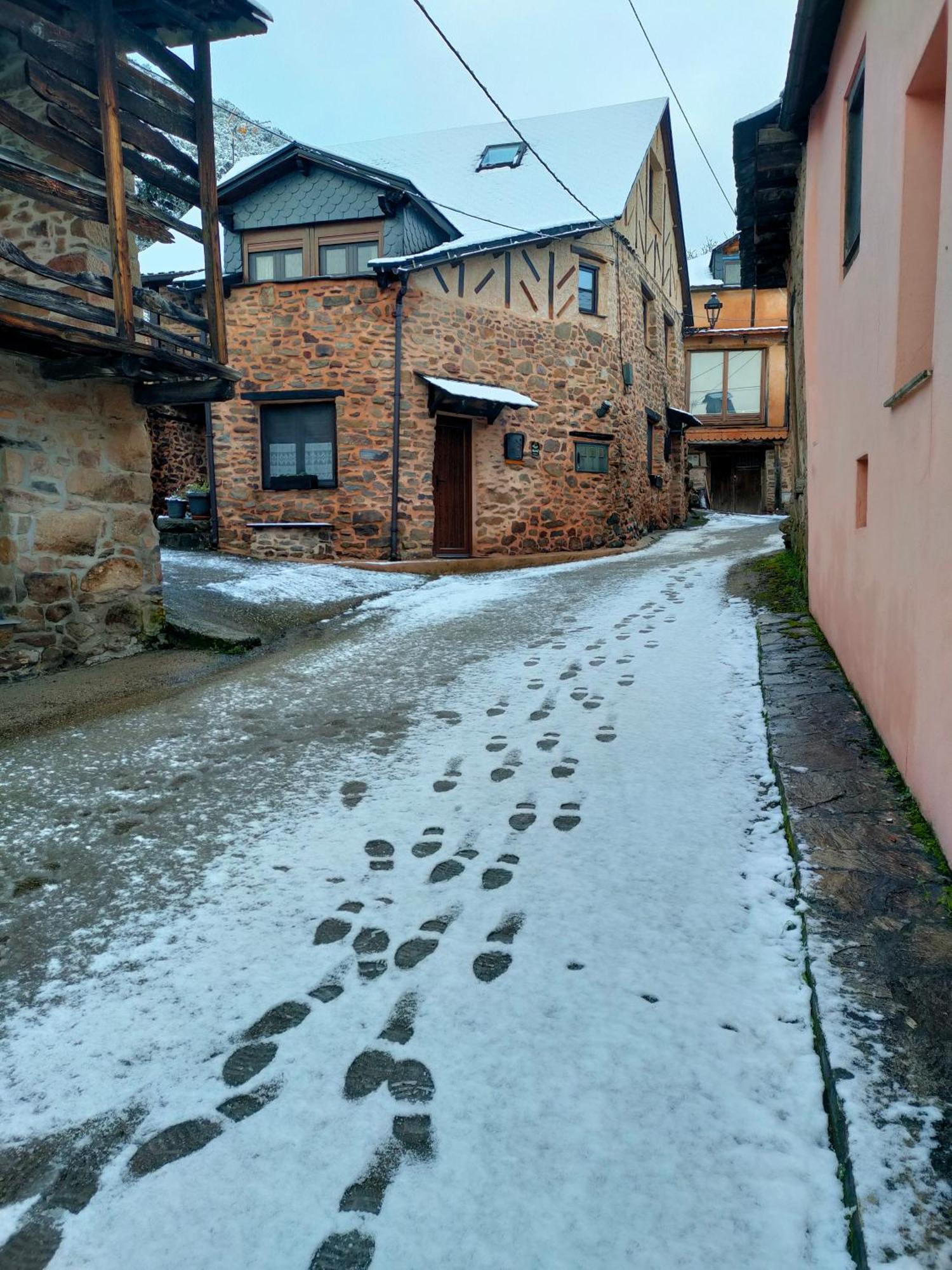 Casa De Turismo Rural Sardom2 Bembibre エクステリア 写真